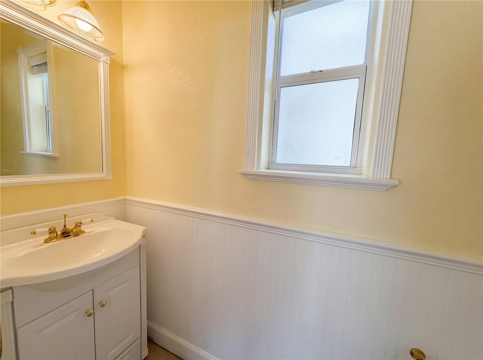 Image 31 of 46 For 1100 Oleander Street