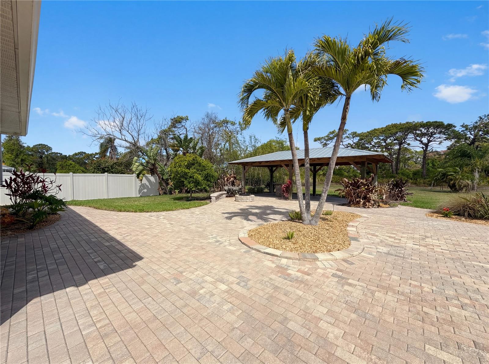 Image 38 of 46 For 1100 Oleander Street