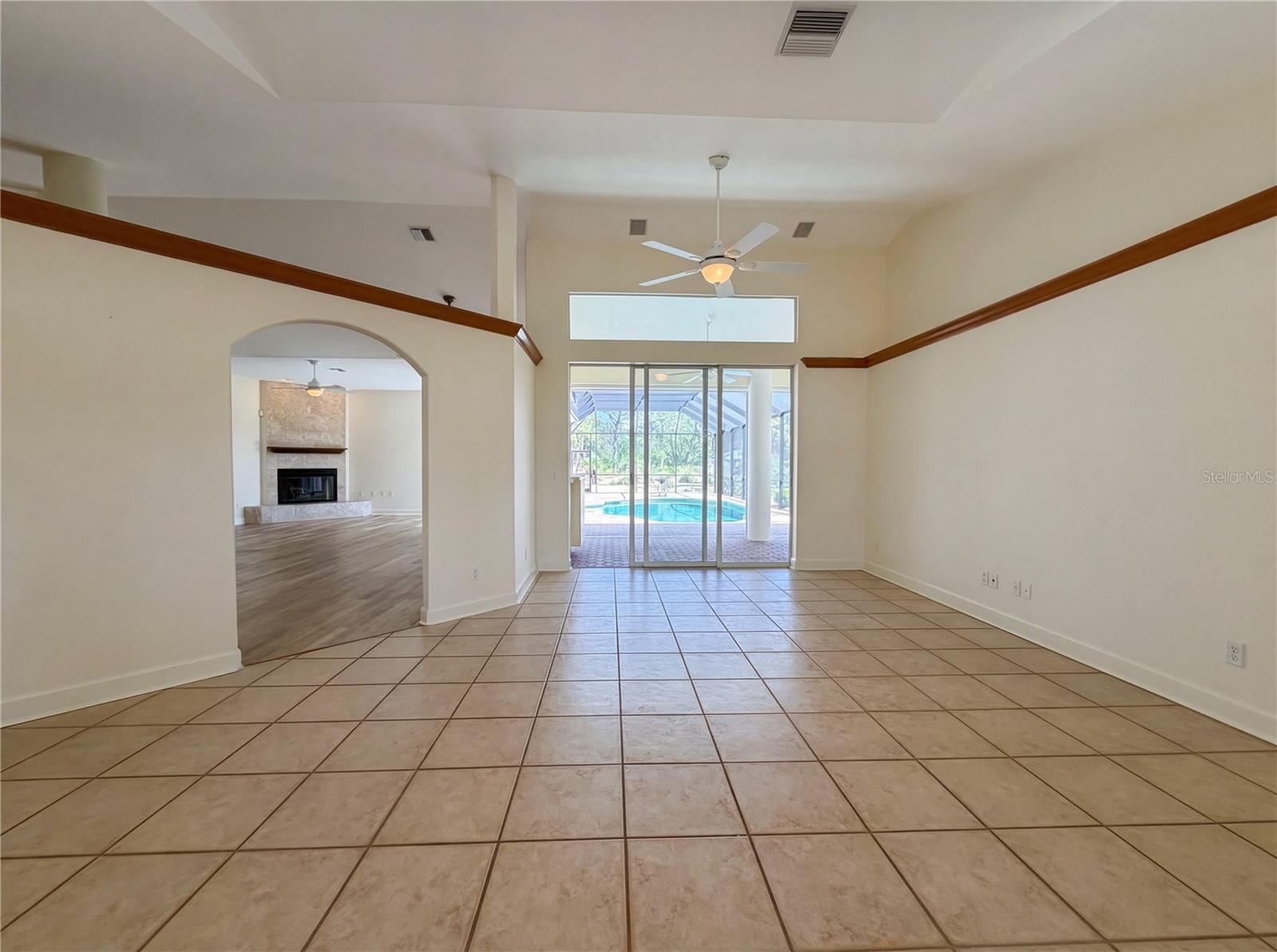 Image 8 of 46 For 1100 Oleander Street