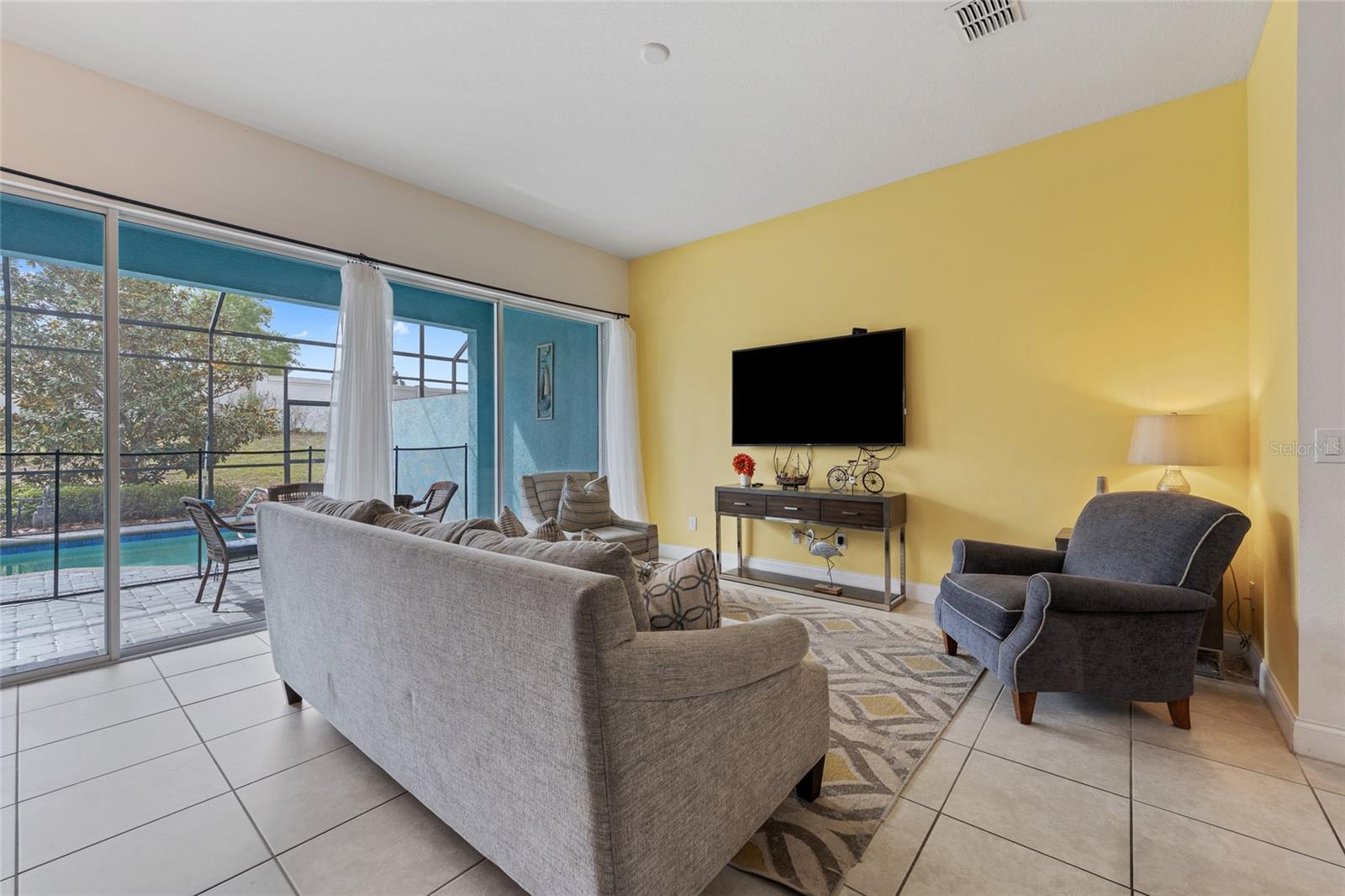 Image 4 of 50 For 318 Captiva Drive