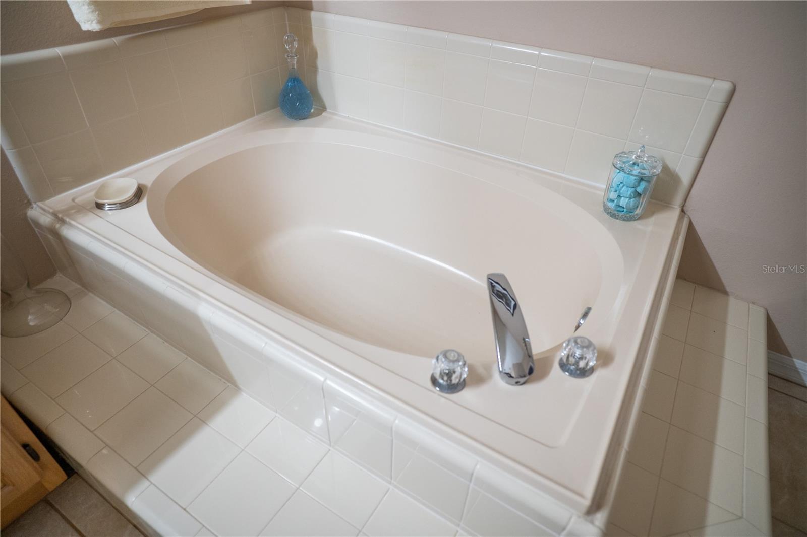 Image 19 of 25 For 8809 Hunting Bow Court