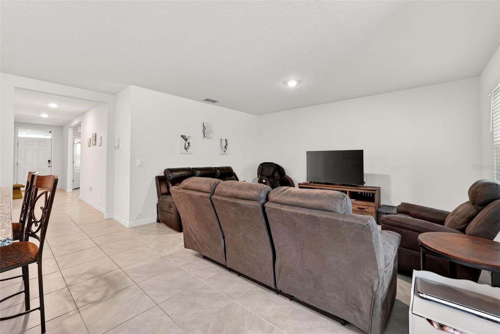 Image 10 of 48 For 3007 Staten Drive