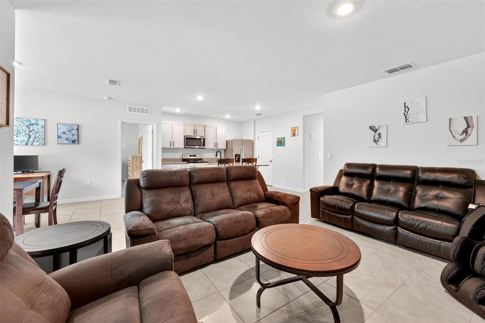 Image 11 of 48 For 3007 Staten Drive