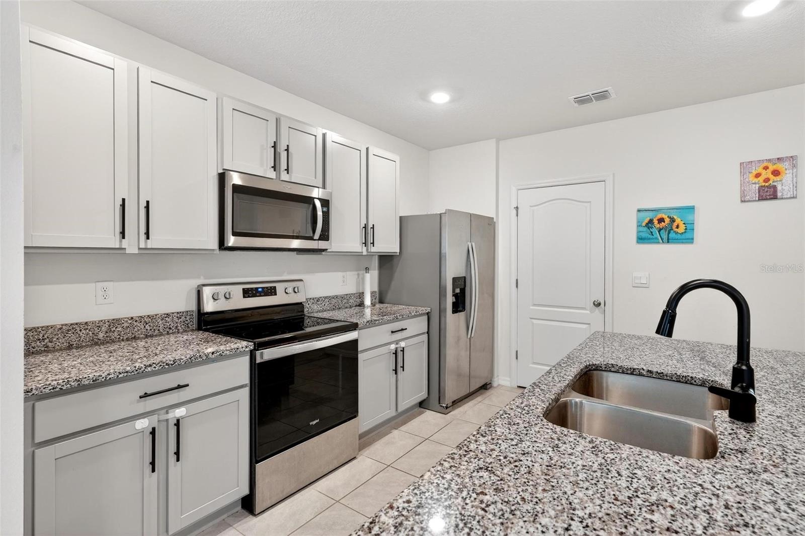 Image 17 of 48 For 3007 Staten Drive