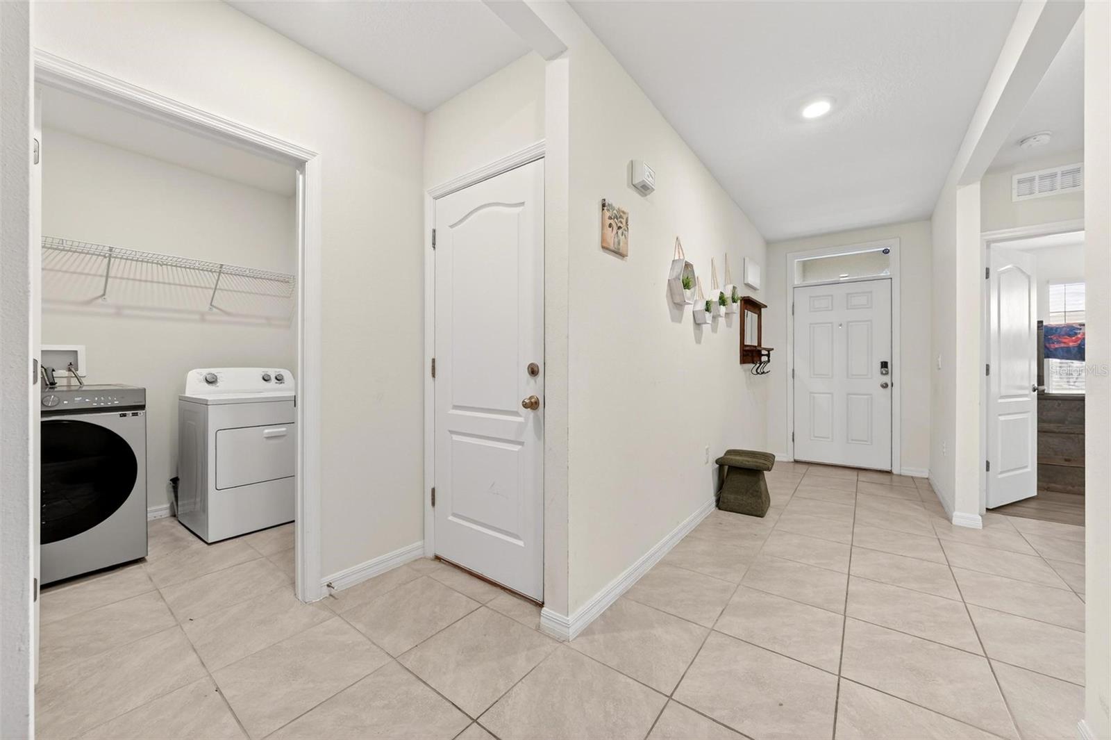 Image 7 of 48 For 3007 Staten Drive