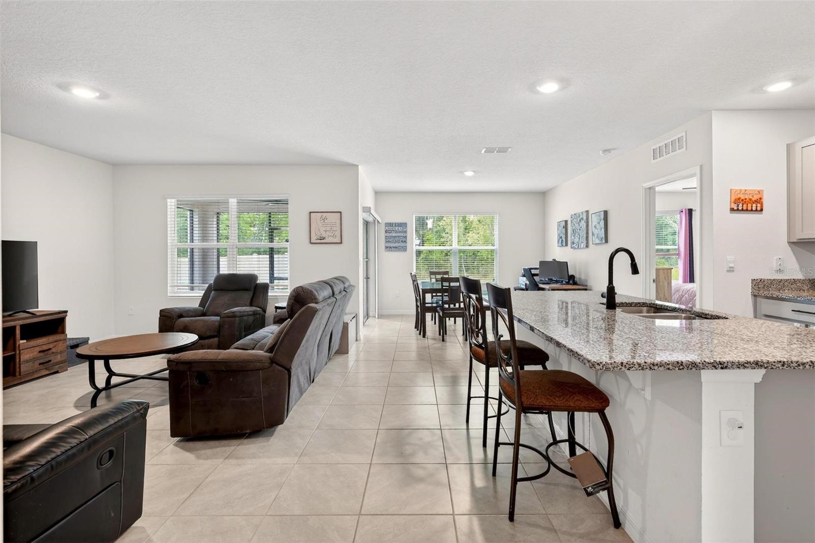 Image 8 of 48 For 3007 Staten Drive