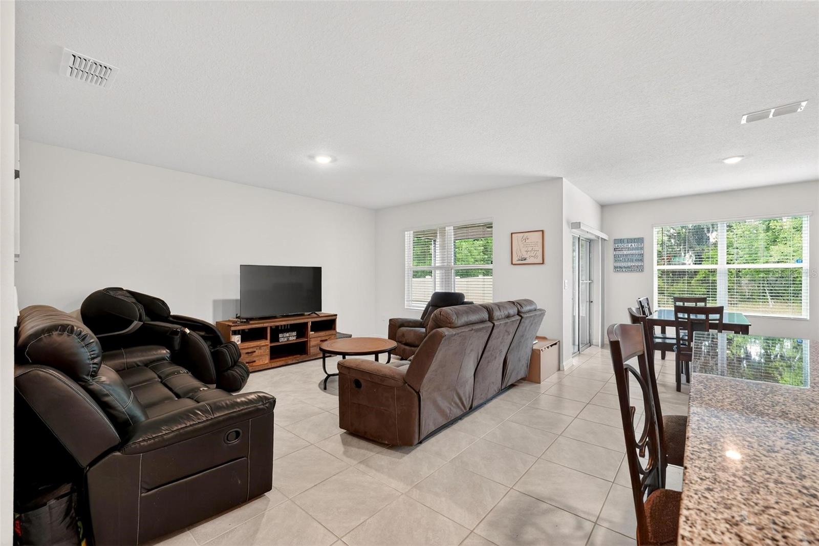 Image 9 of 48 For 3007 Staten Drive