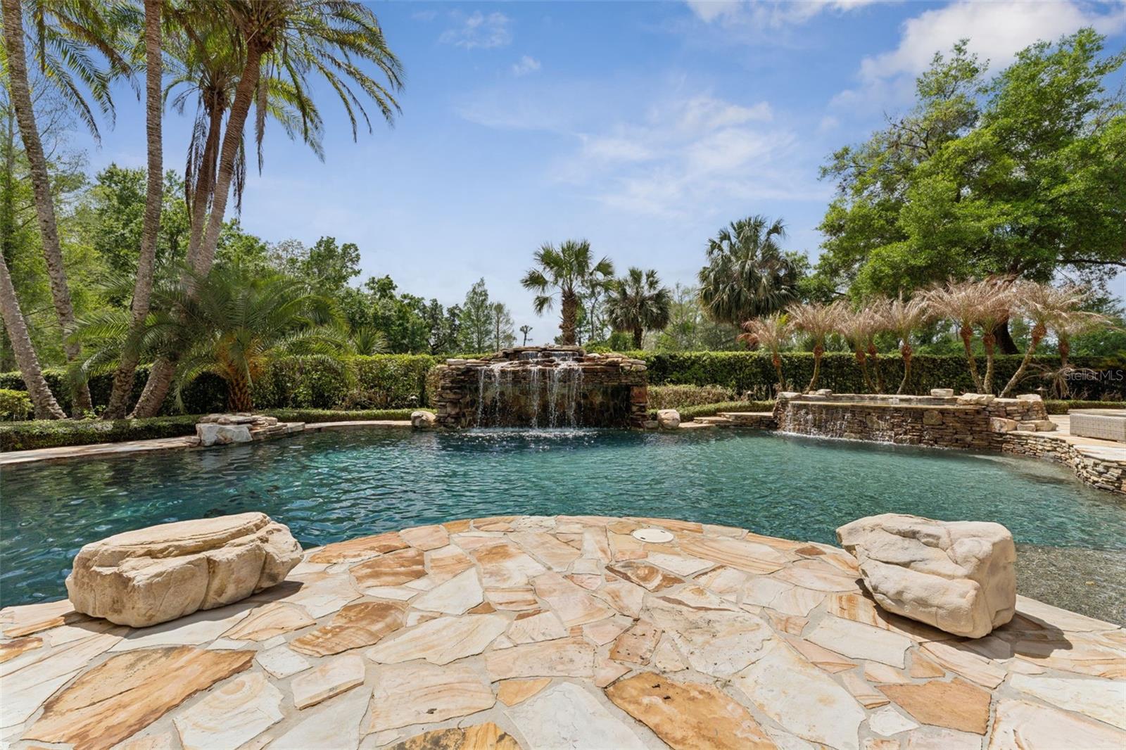 Listing photo id 12 for 3545 Legacy Hills Court