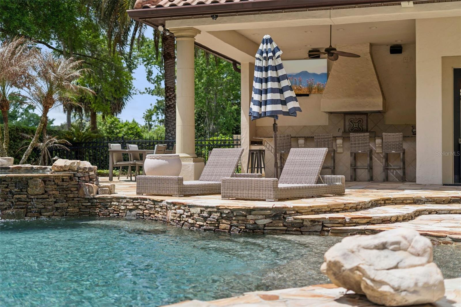 Listing photo id 16 for 3545 Legacy Hills Court