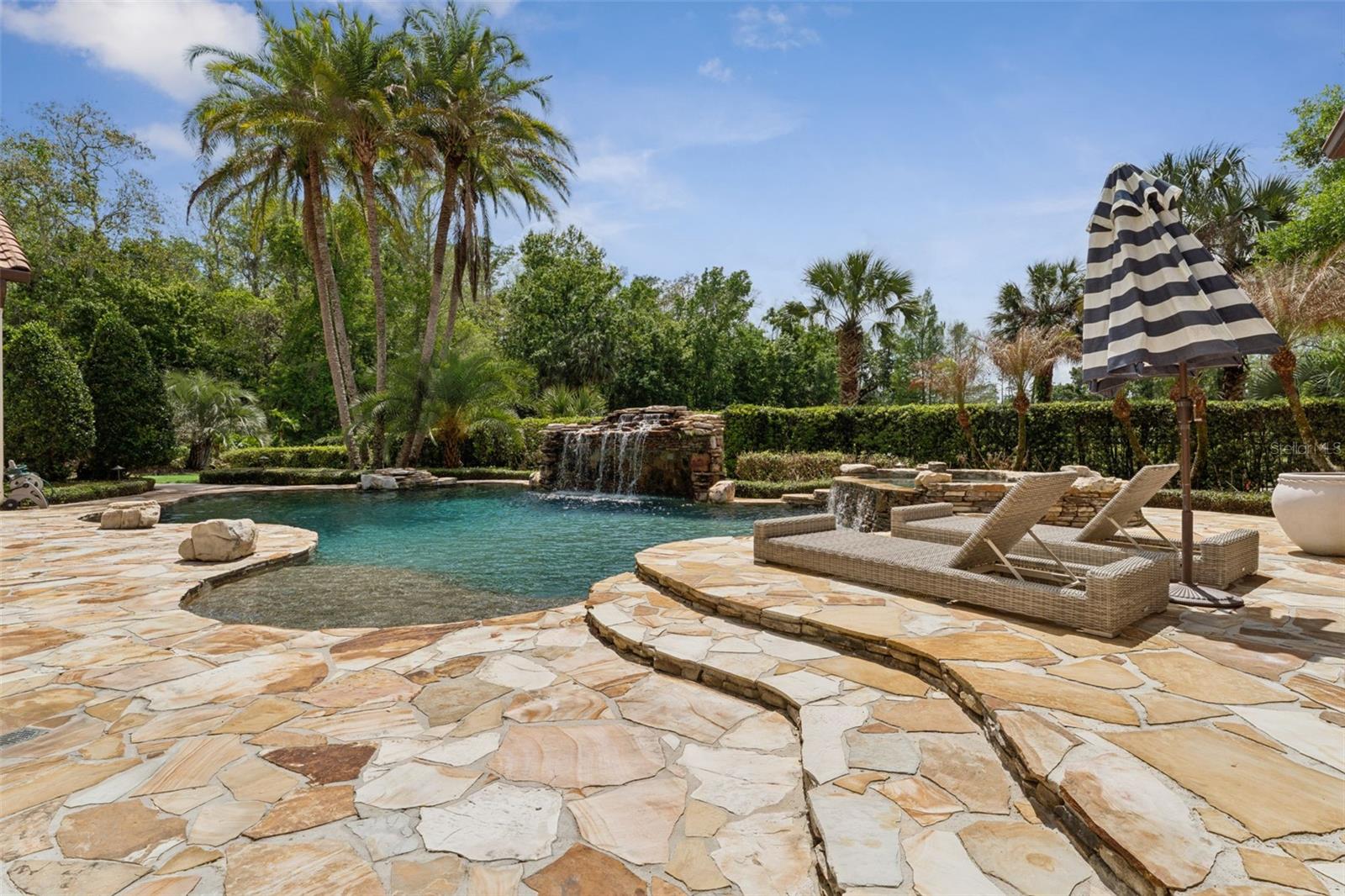 Listing photo id 19 for 3545 Legacy Hills Court