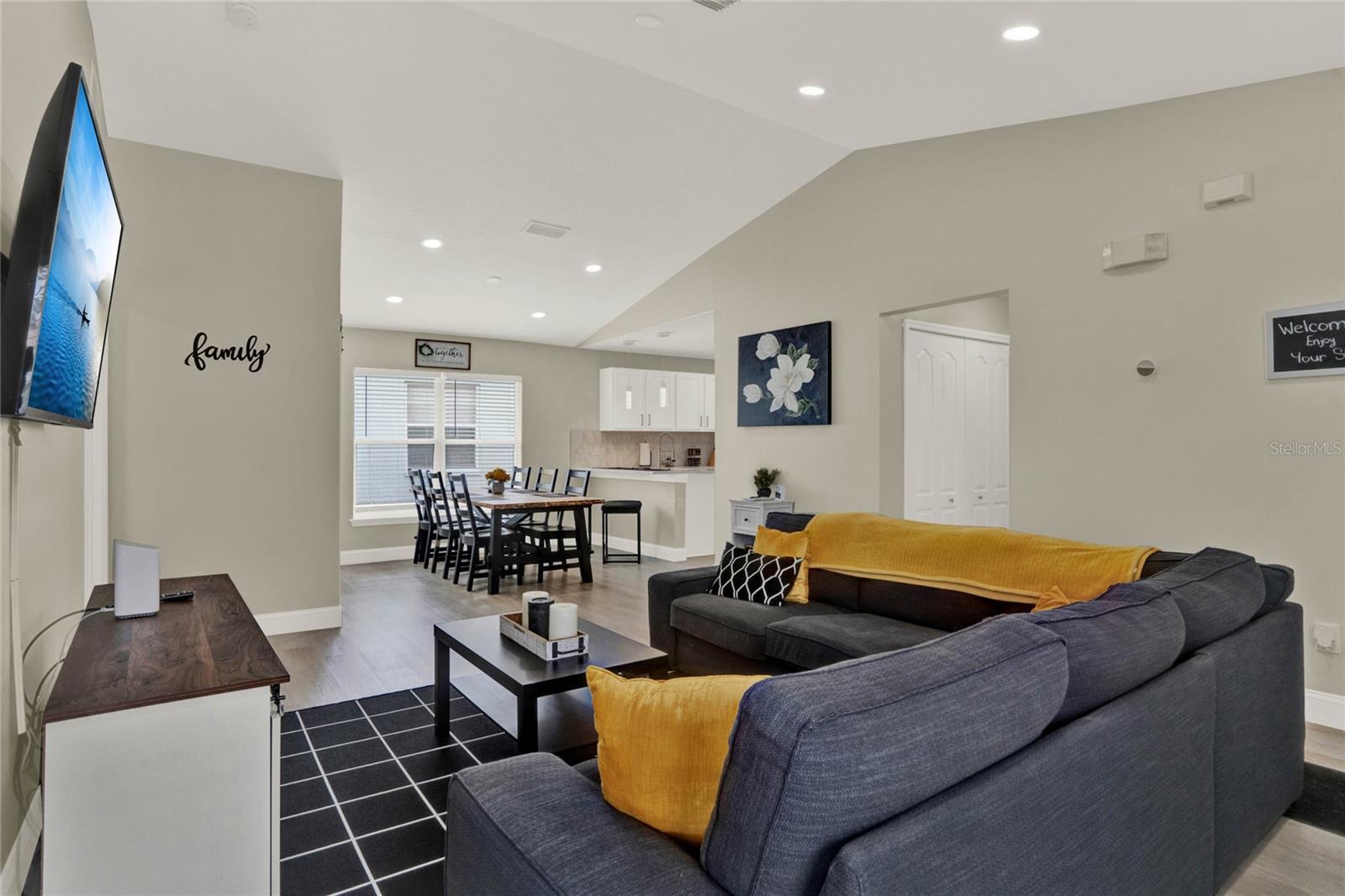 Image 9 of 38 For 188 Ridgemont Court