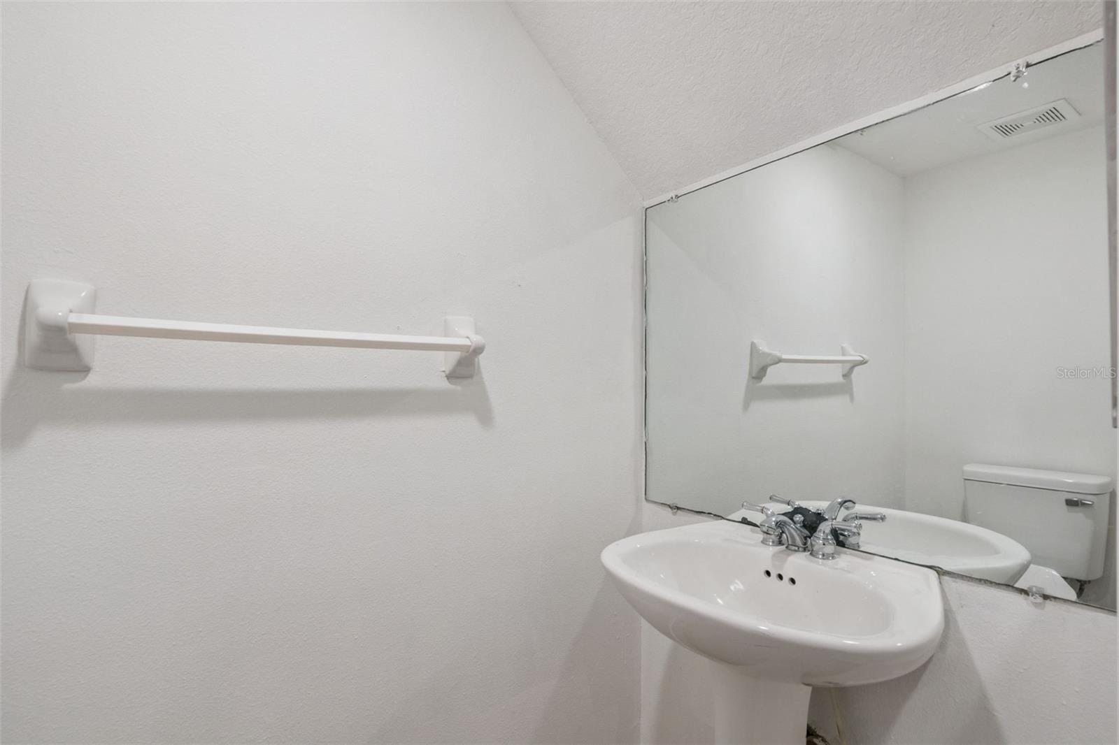 Image 17 of 21 For 2704 Central Boulevard