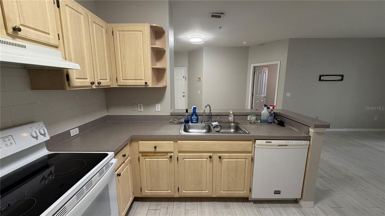 Image 10 of 38 For 2651 Maitland Crossing Way 102