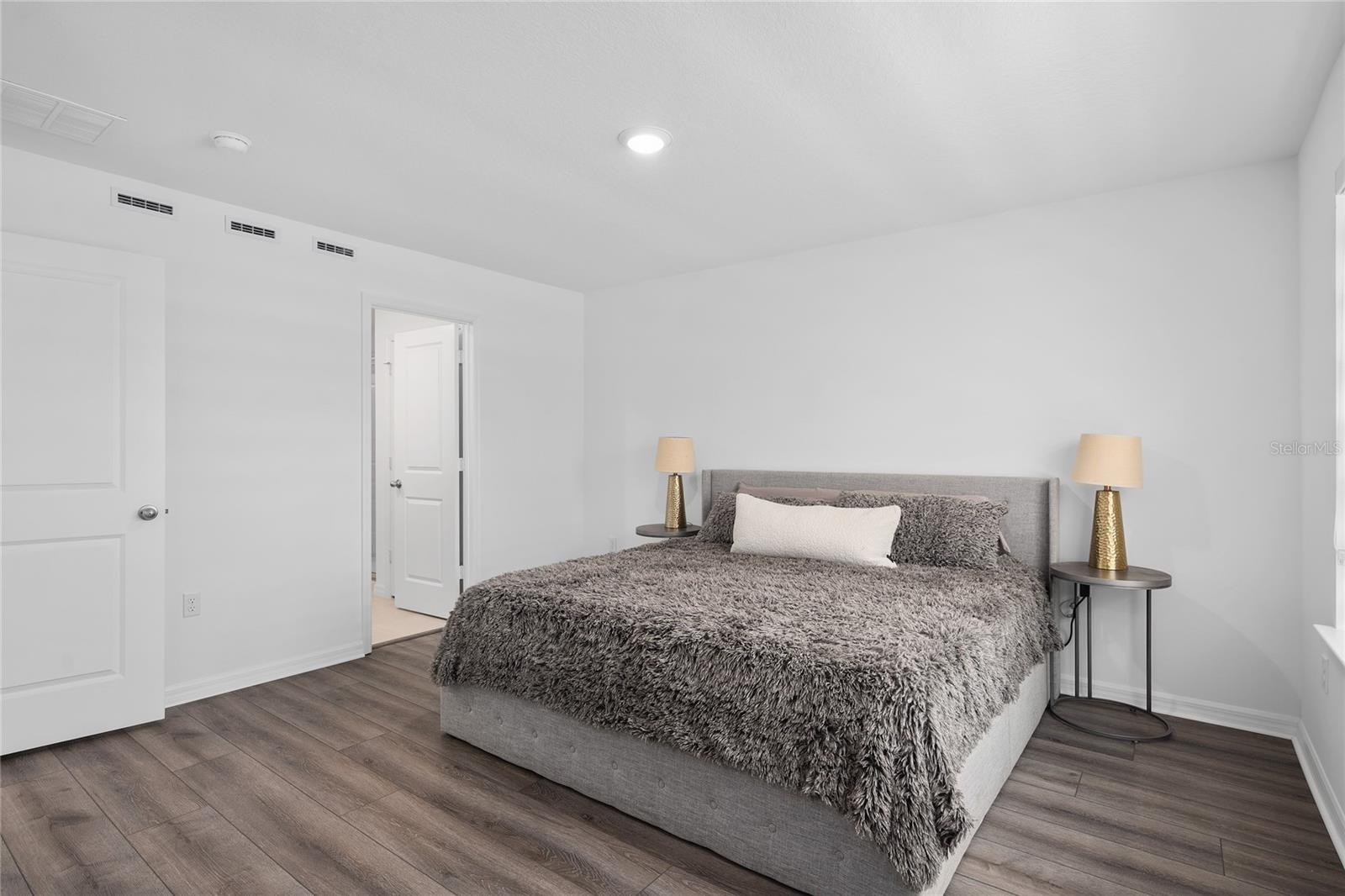 Image 22 of 44 For 655 Clark Street