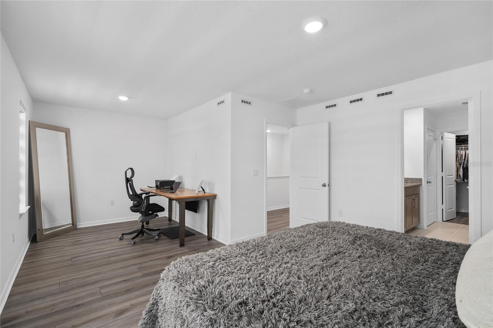 Image 24 of 44 For 655 Clark Street