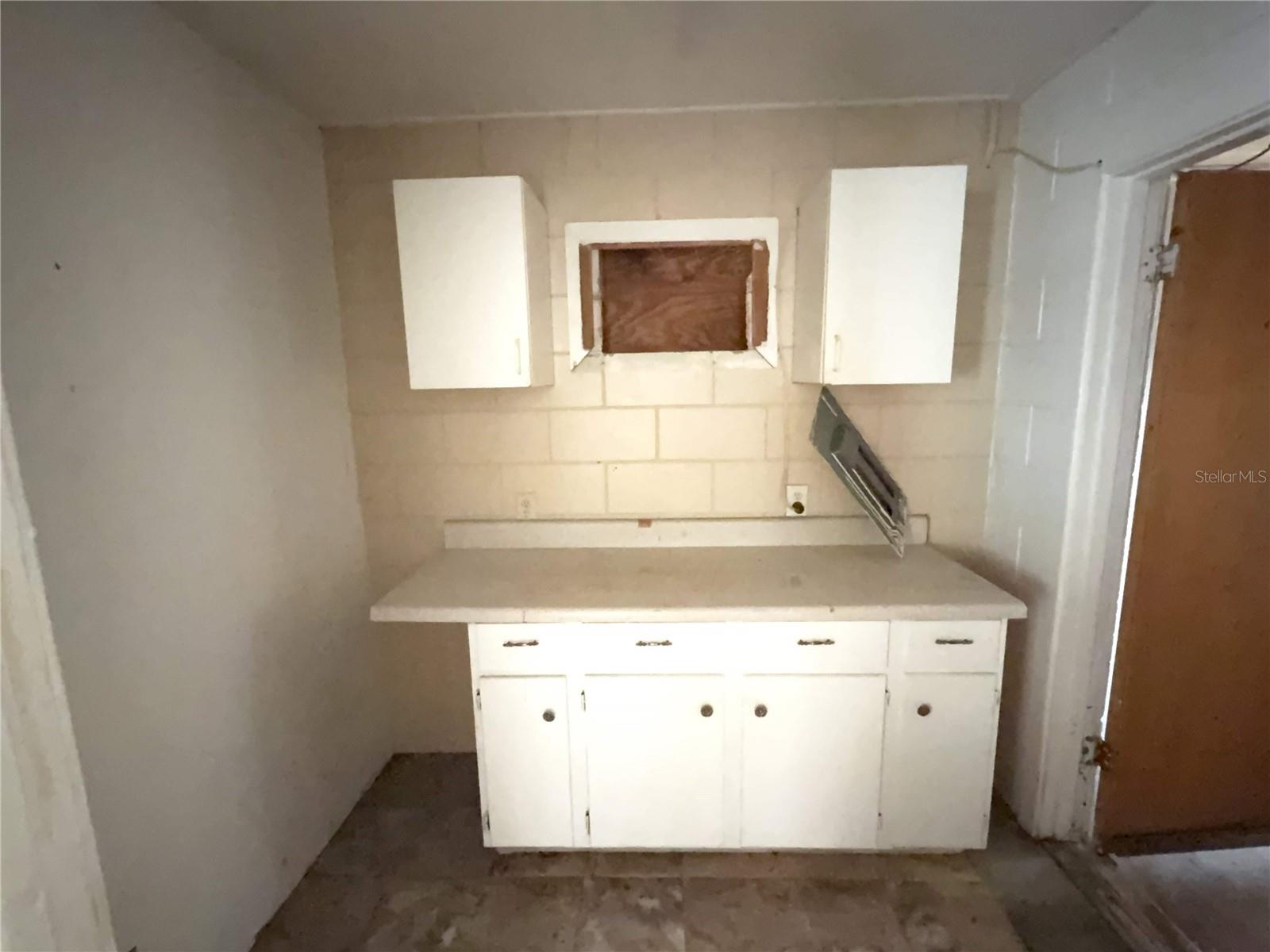 Image 11 of 23 For 6120 Edgebrook Drive