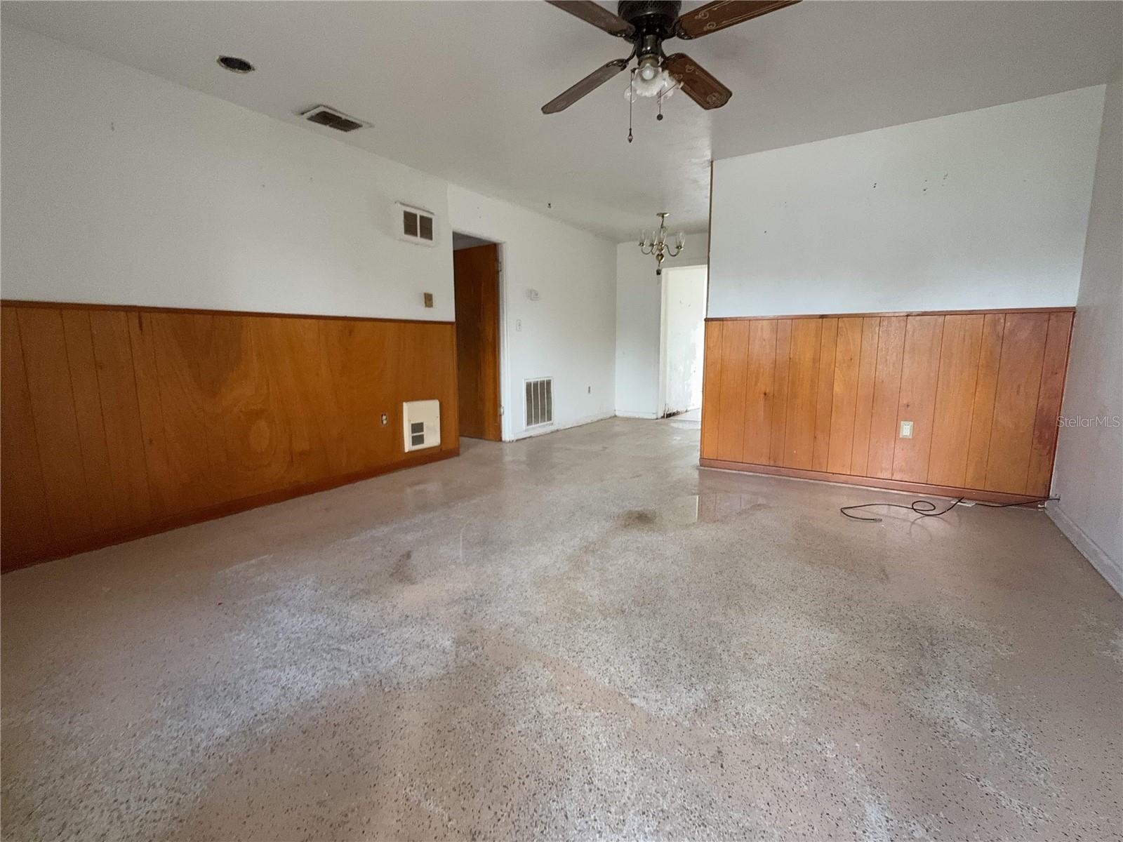 Image 4 of 23 For 6120 Edgebrook Drive