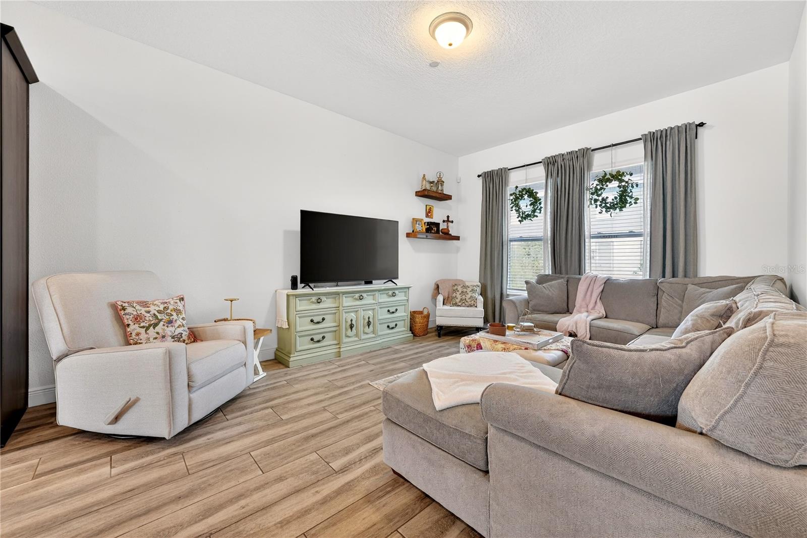 Image 17 of 58 For 8412 Karrer Ter