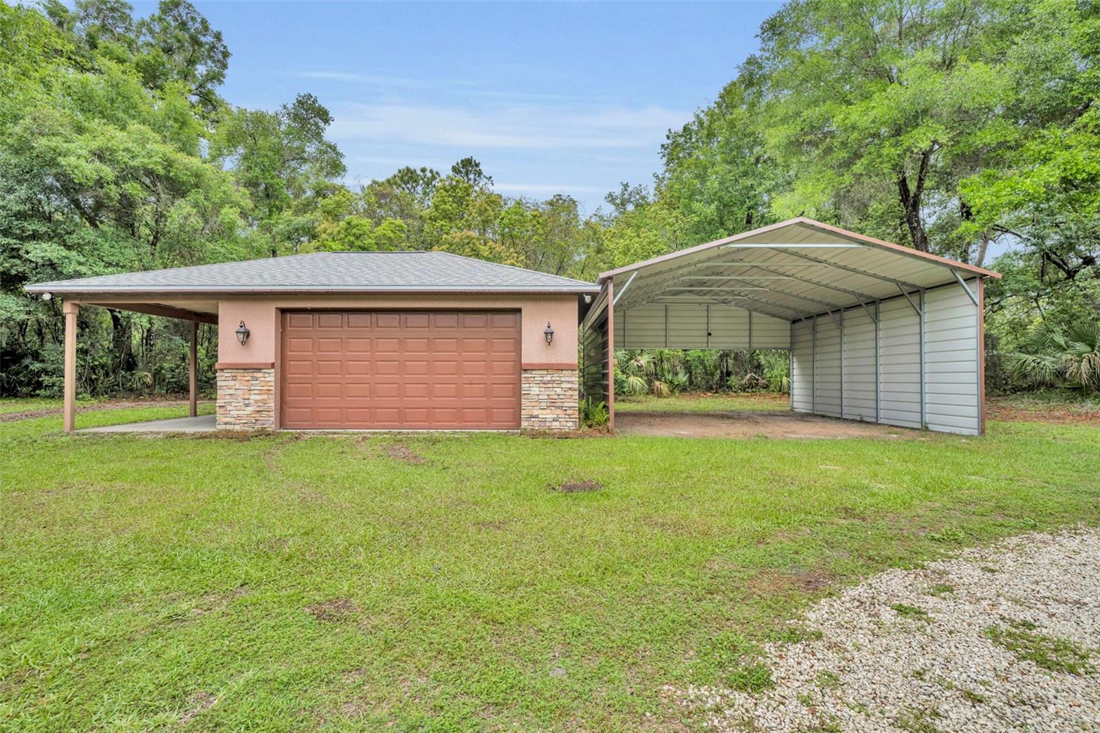 Listing photo id 44 for 1640 Strathcona Avenue