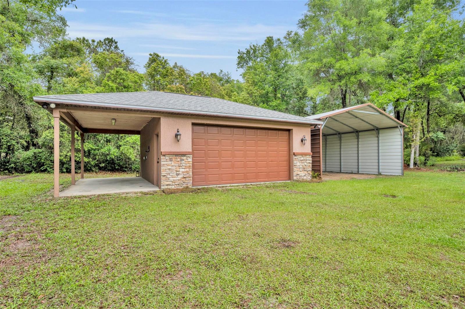 Listing photo id 45 for 1640 Strathcona Avenue