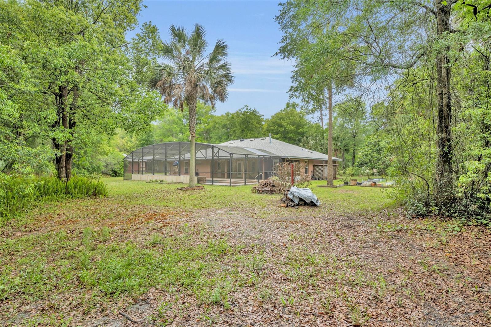 Listing photo id 51 for 1640 Strathcona Avenue