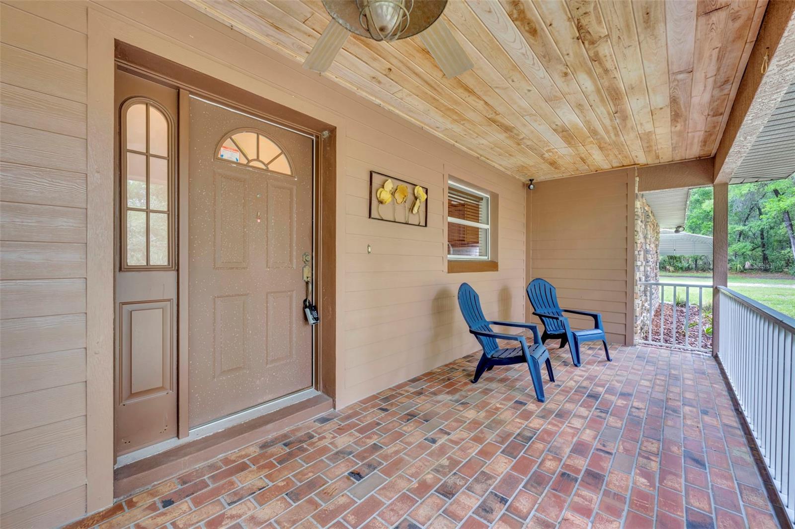 Listing photo id 4 for 1640 Strathcona Avenue