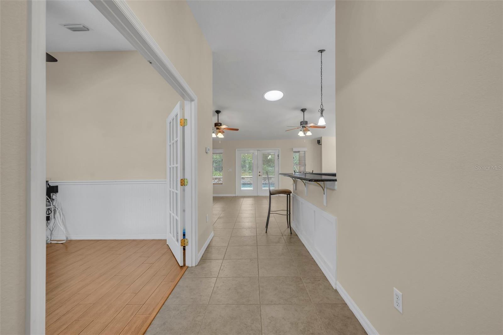 Listing photo id 5 for 1640 Strathcona Avenue