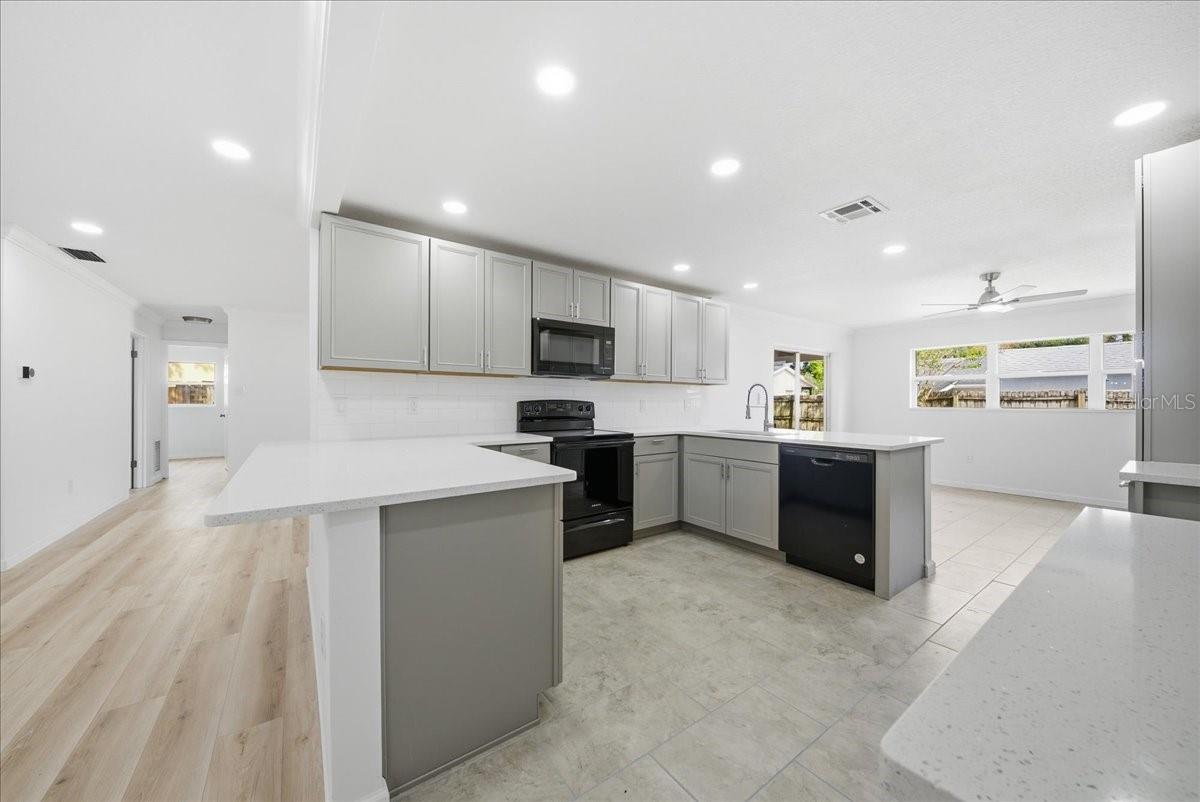 Image 14 of 38 For 2661 Applewood Drive