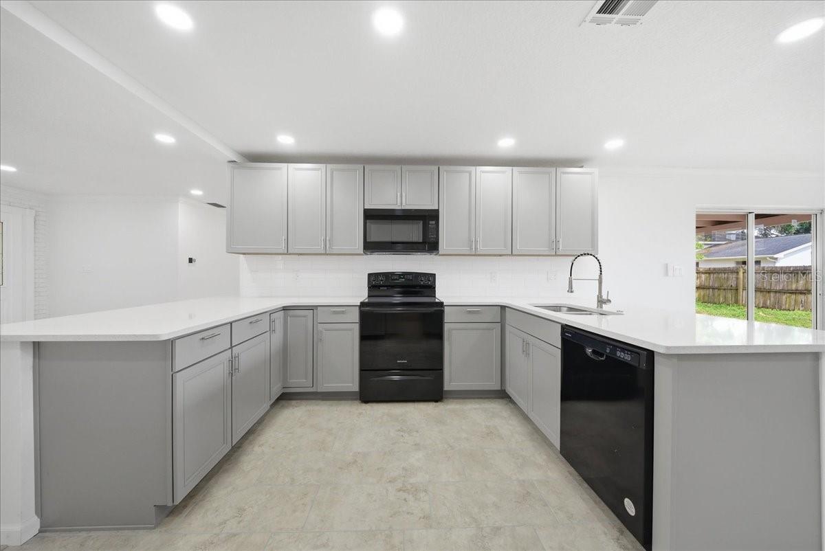 Image 15 of 38 For 2661 Applewood Drive