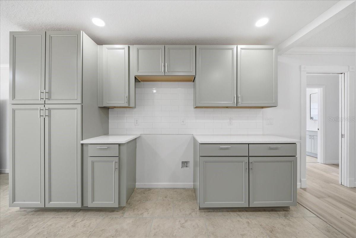 Image 16 of 38 For 2661 Applewood Drive