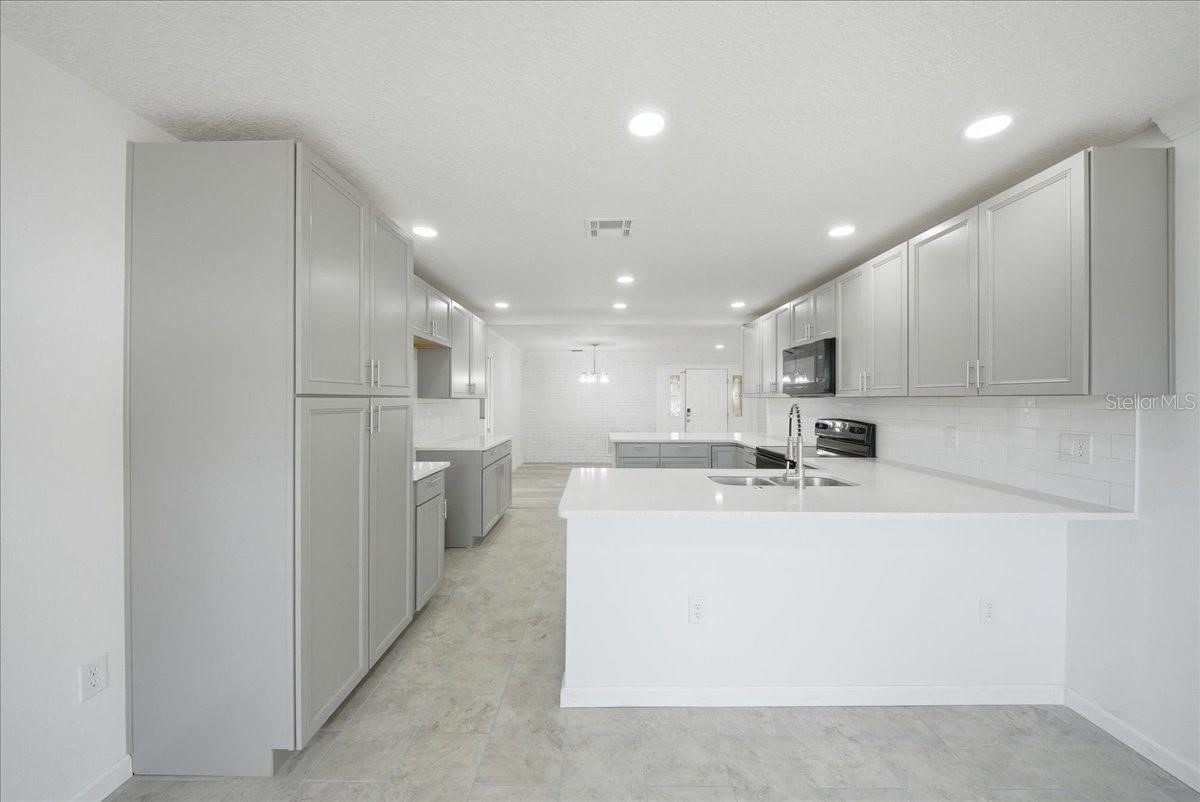 Image 17 of 38 For 2661 Applewood Drive