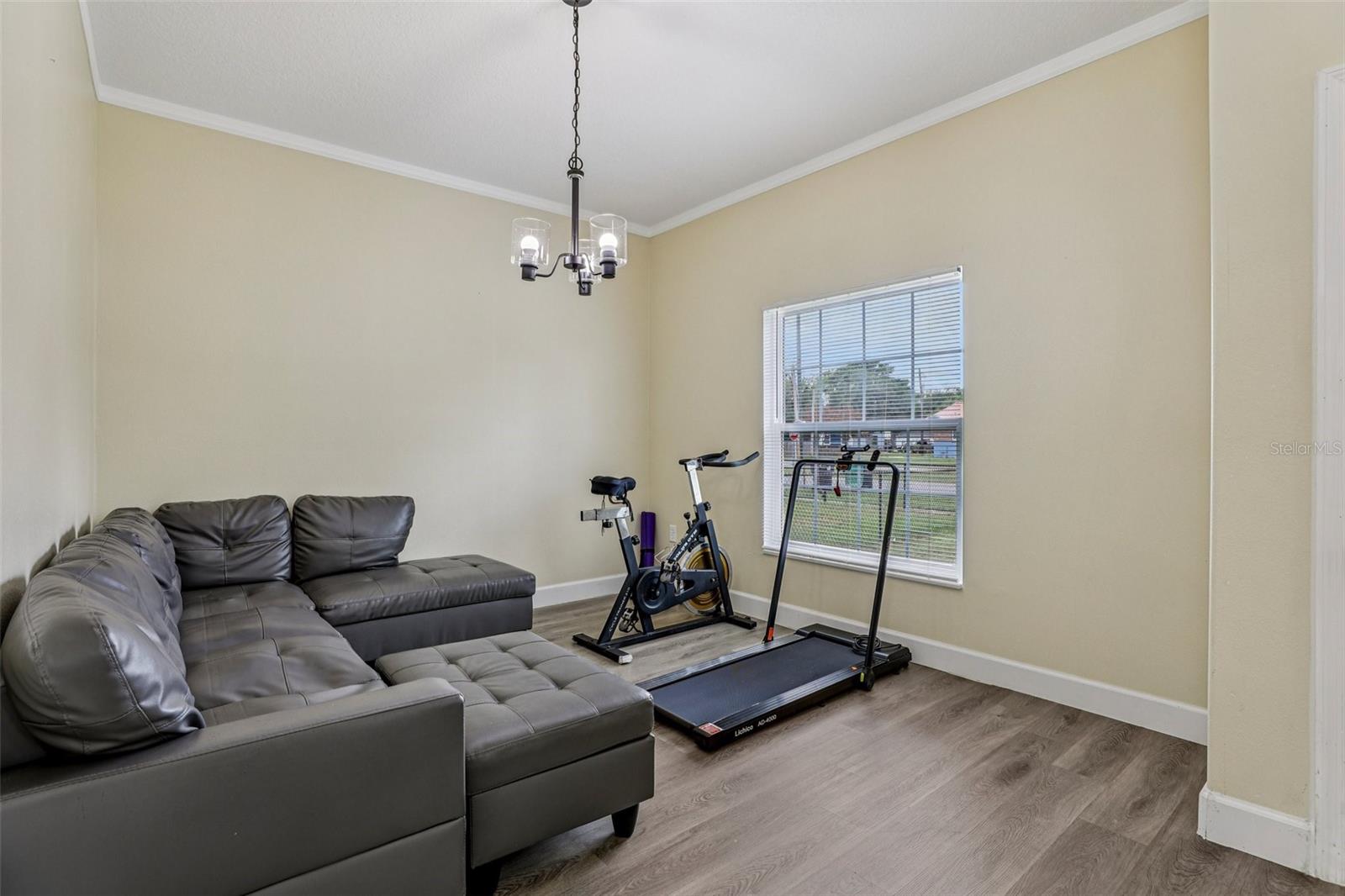 Image 10 of 21 For 943 Amaros Avenue