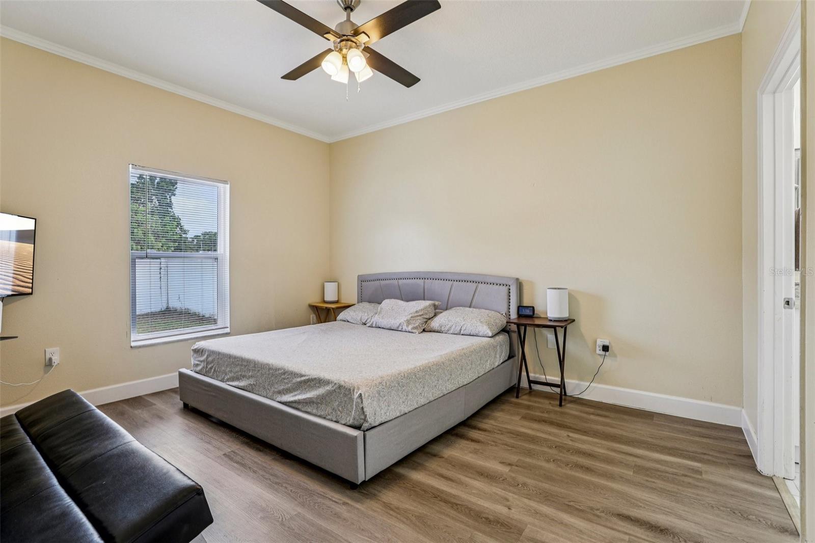 Image 12 of 21 For 943 Amaros Avenue