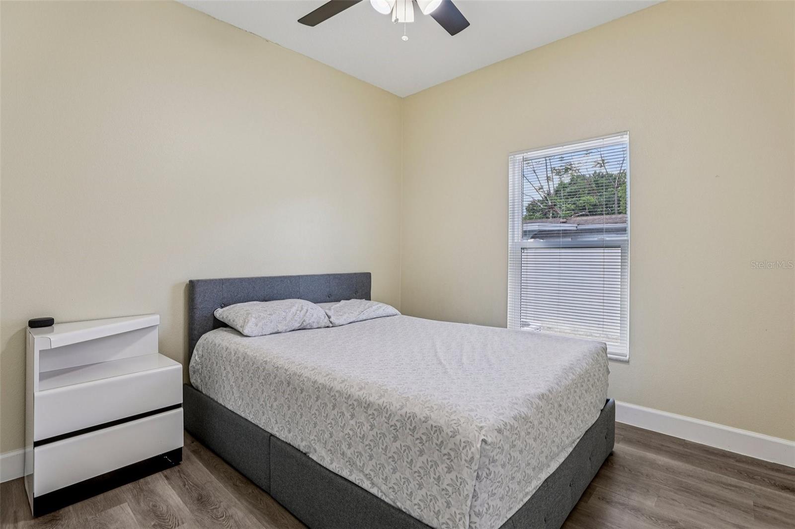 Image 17 of 21 For 943 Amaros Avenue