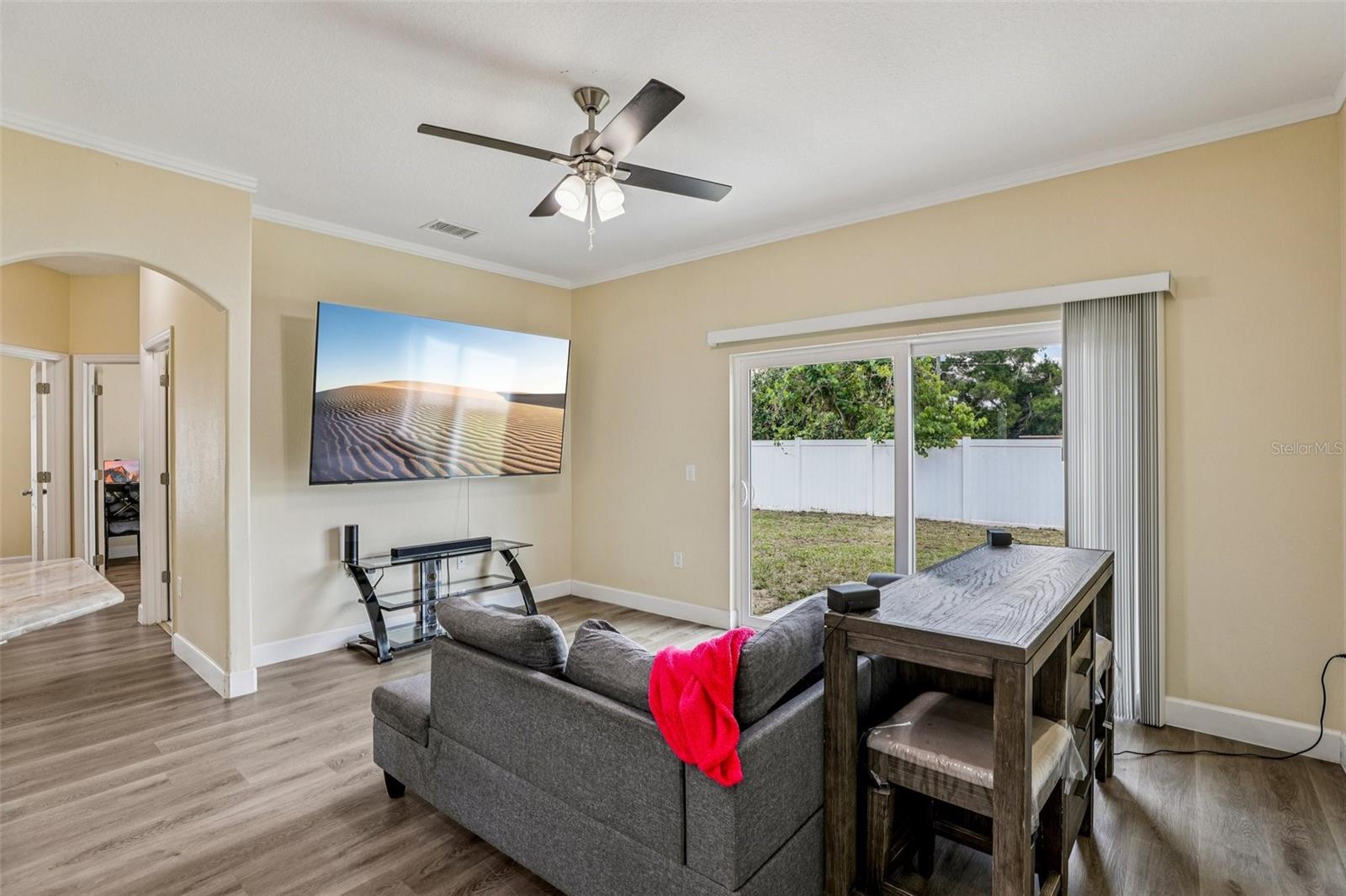 Image 4 of 21 For 943 Amaros Avenue