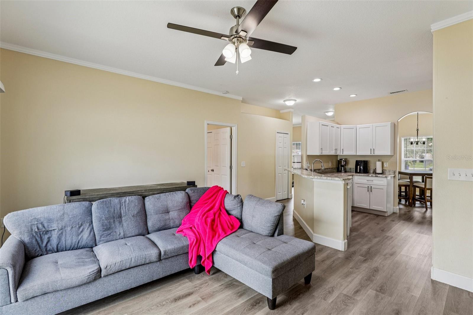 Image 5 of 21 For 943 Amaros Avenue