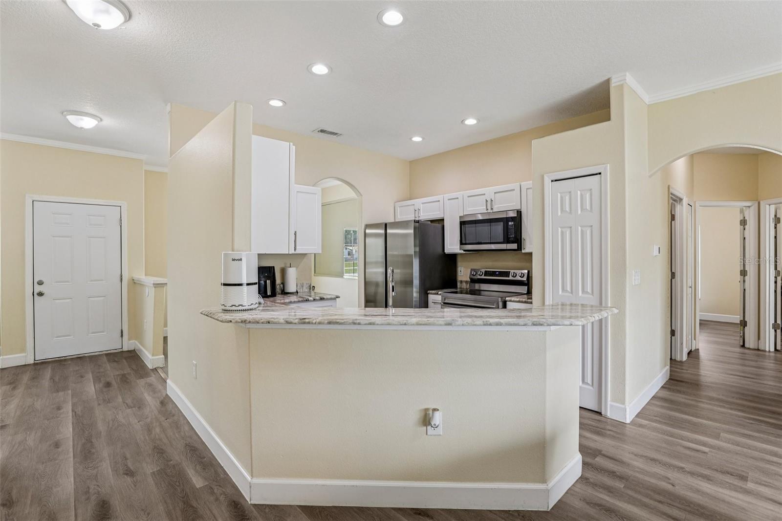 Image 6 of 21 For 943 Amaros Avenue