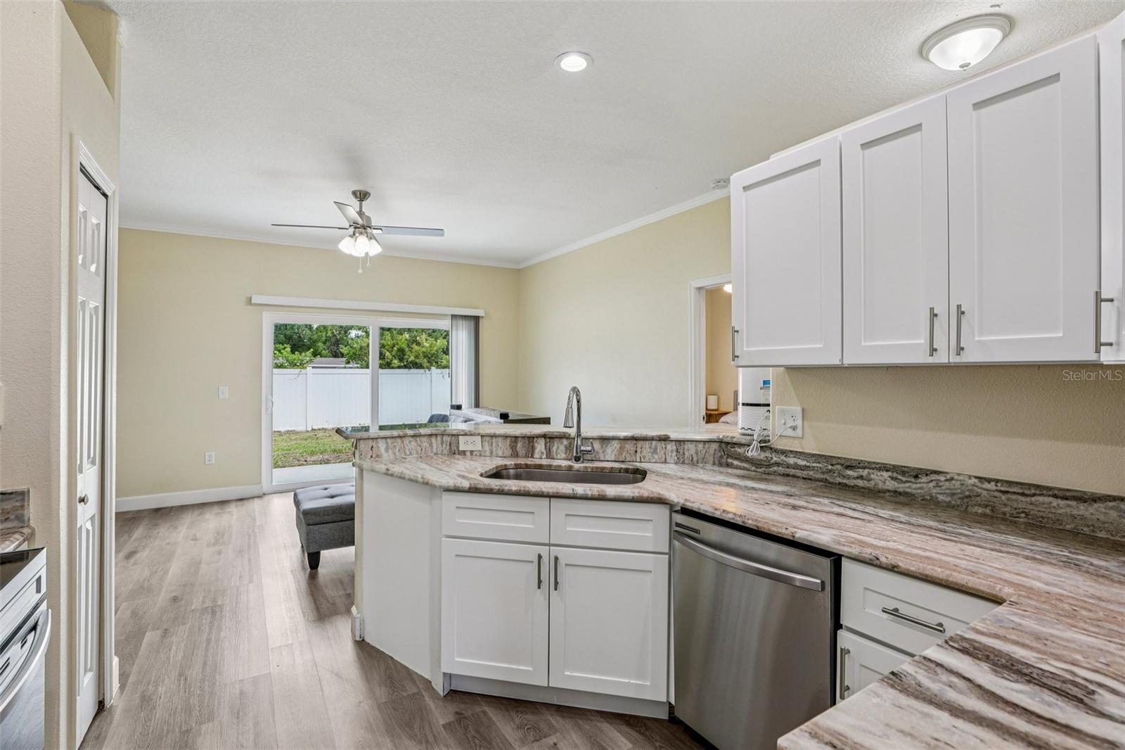 Image 7 of 21 For 943 Amaros Avenue