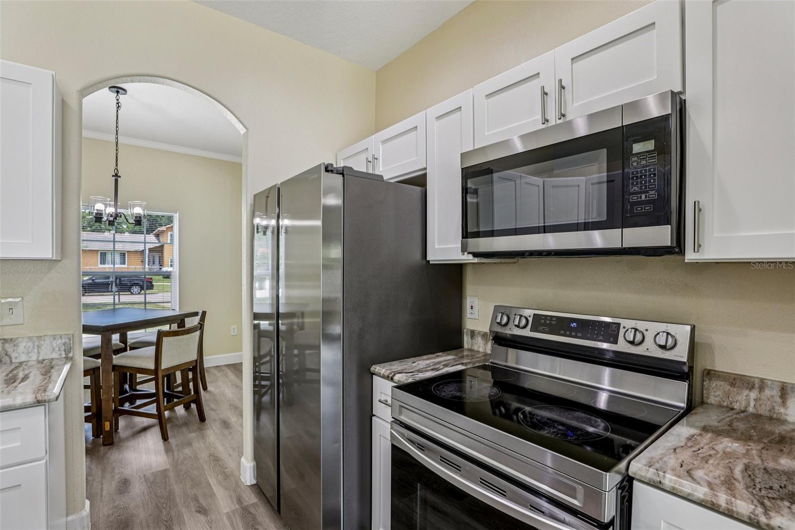 Image 8 of 21 For 943 Amaros Avenue