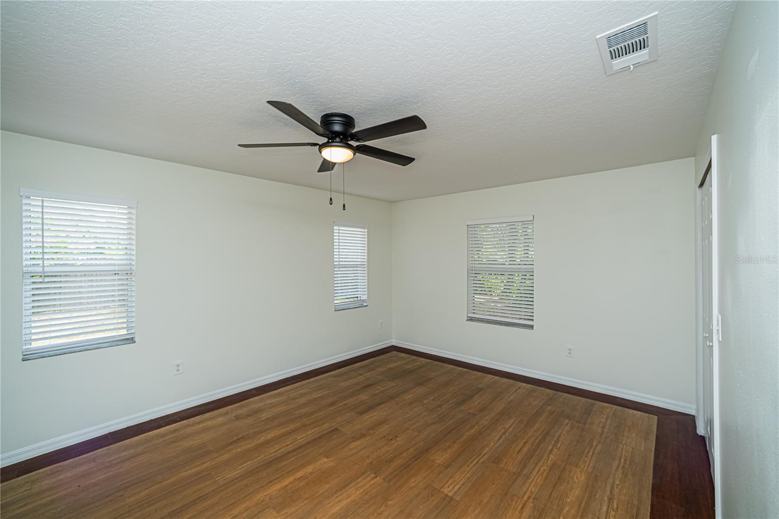 Image 22 of 35 For 565 Chula Woods Court