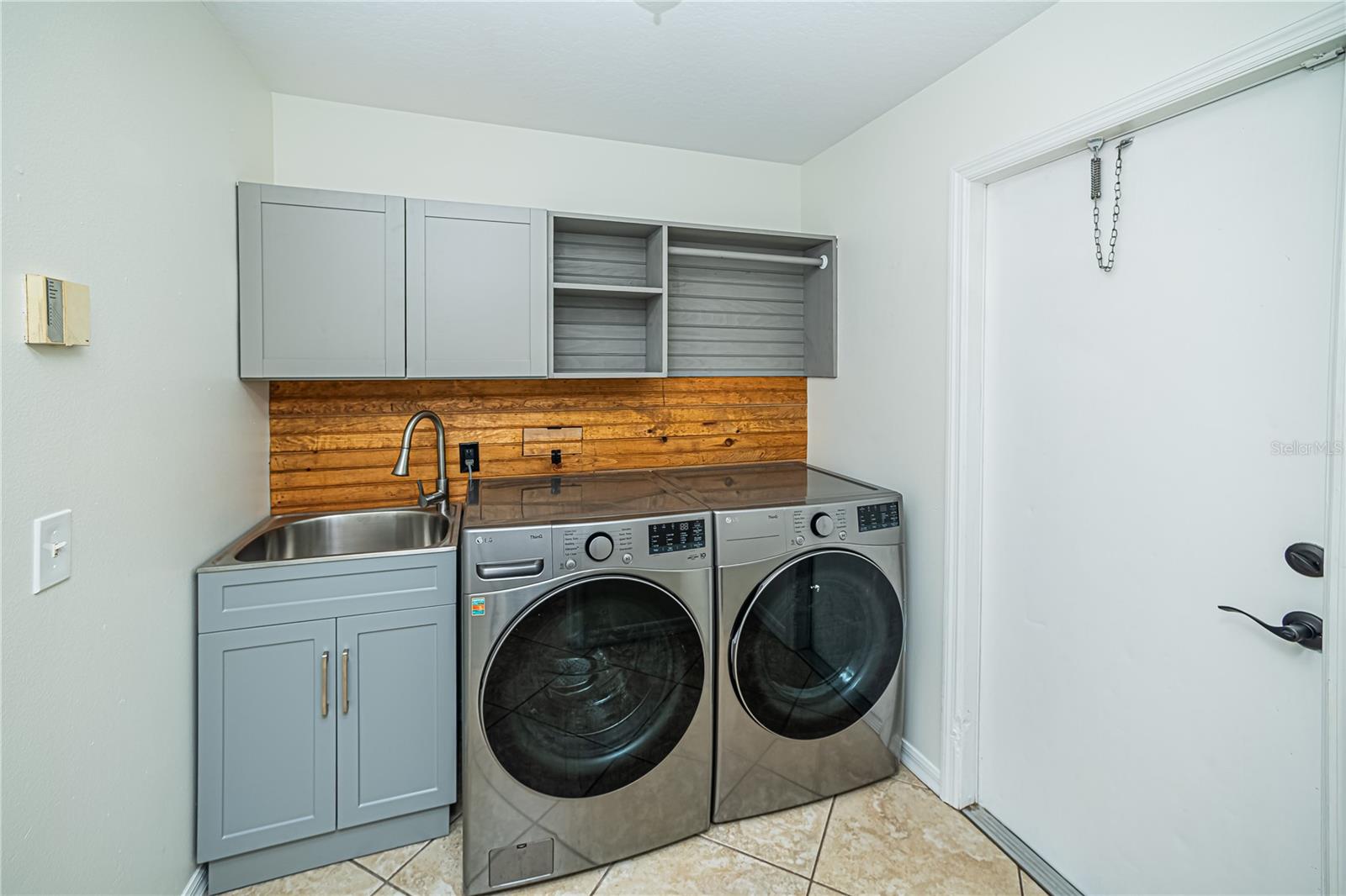 Image 29 of 35 For 565 Chula Woods Court