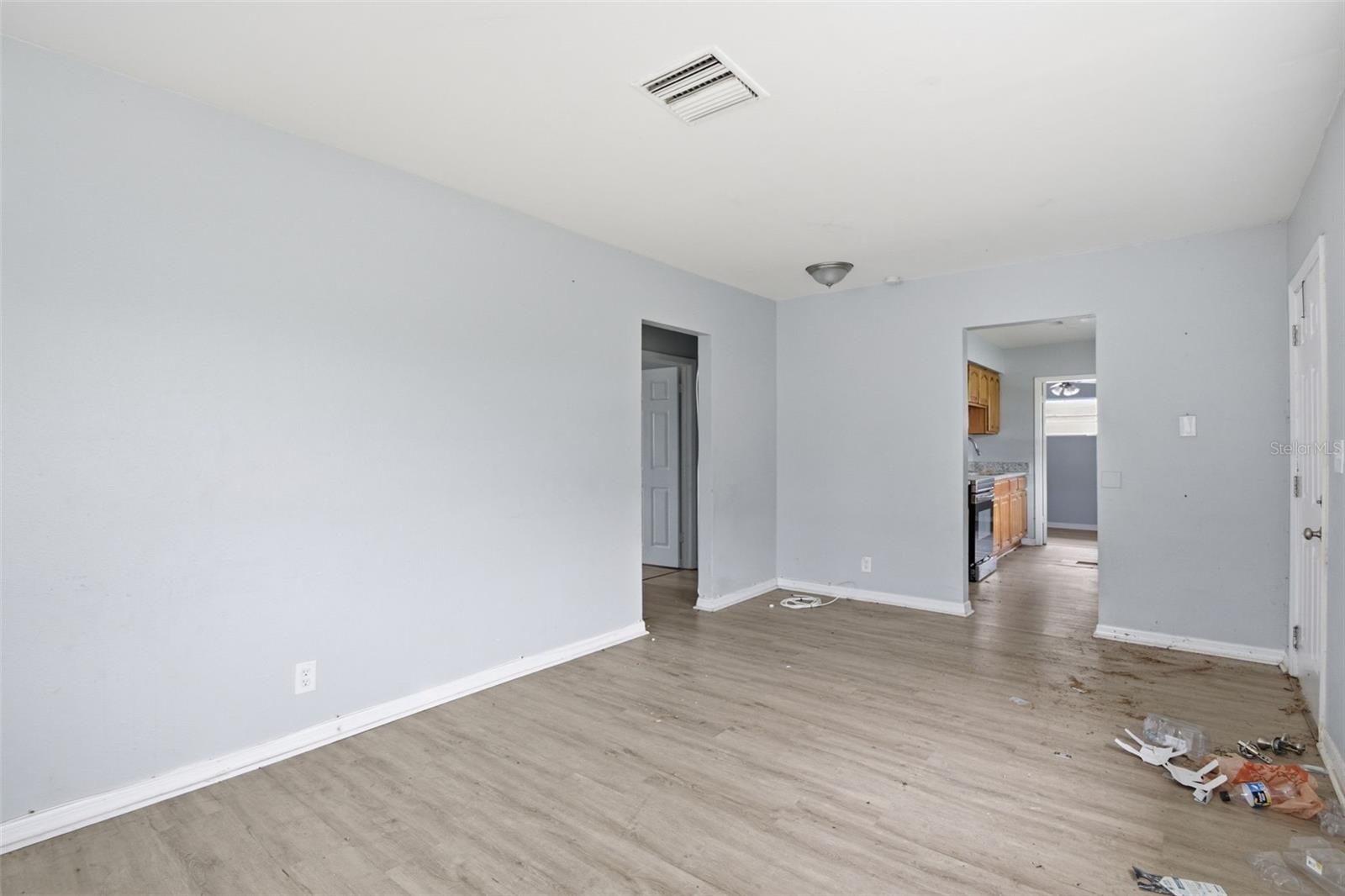 Listing photo id 9 for 5209 80th Street