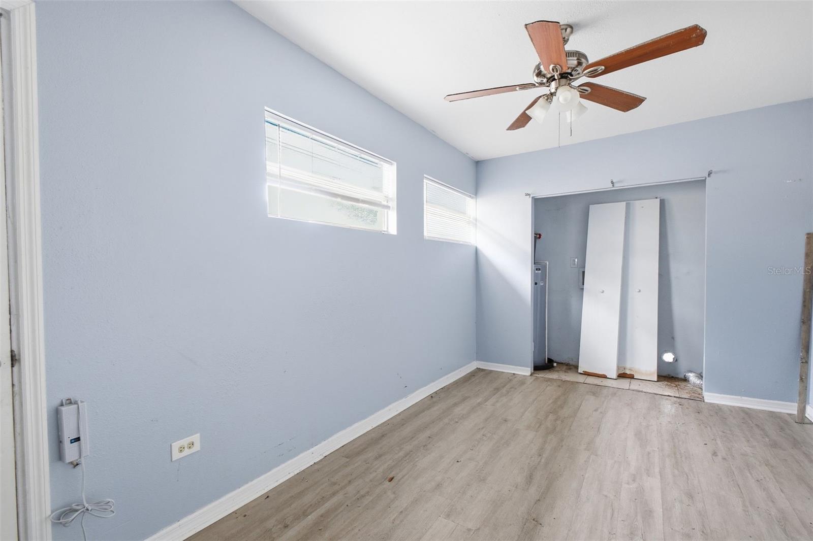 Listing photo id 18 for 5209 80th Street