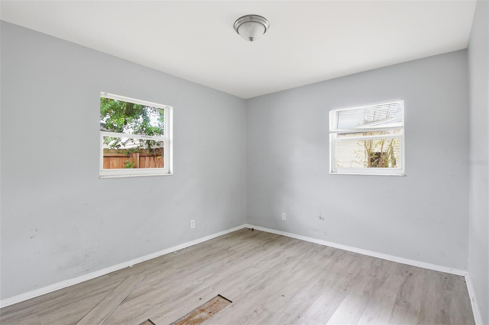 Listing photo id 20 for 5209 80th Street