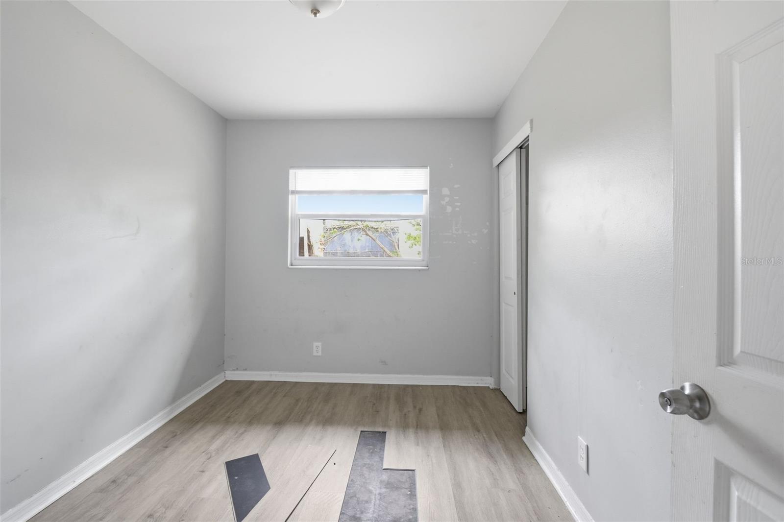 Listing photo id 28 for 5209 80th Street