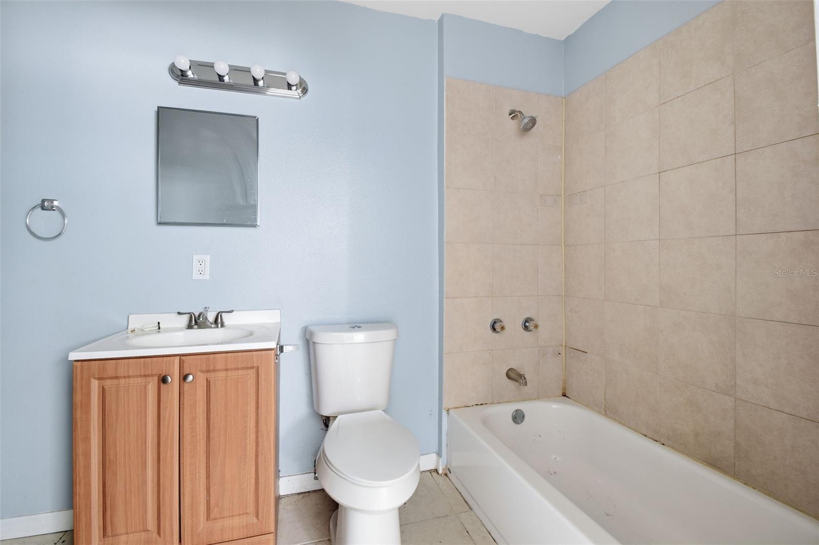 Listing photo id 29 for 5209 80th Street