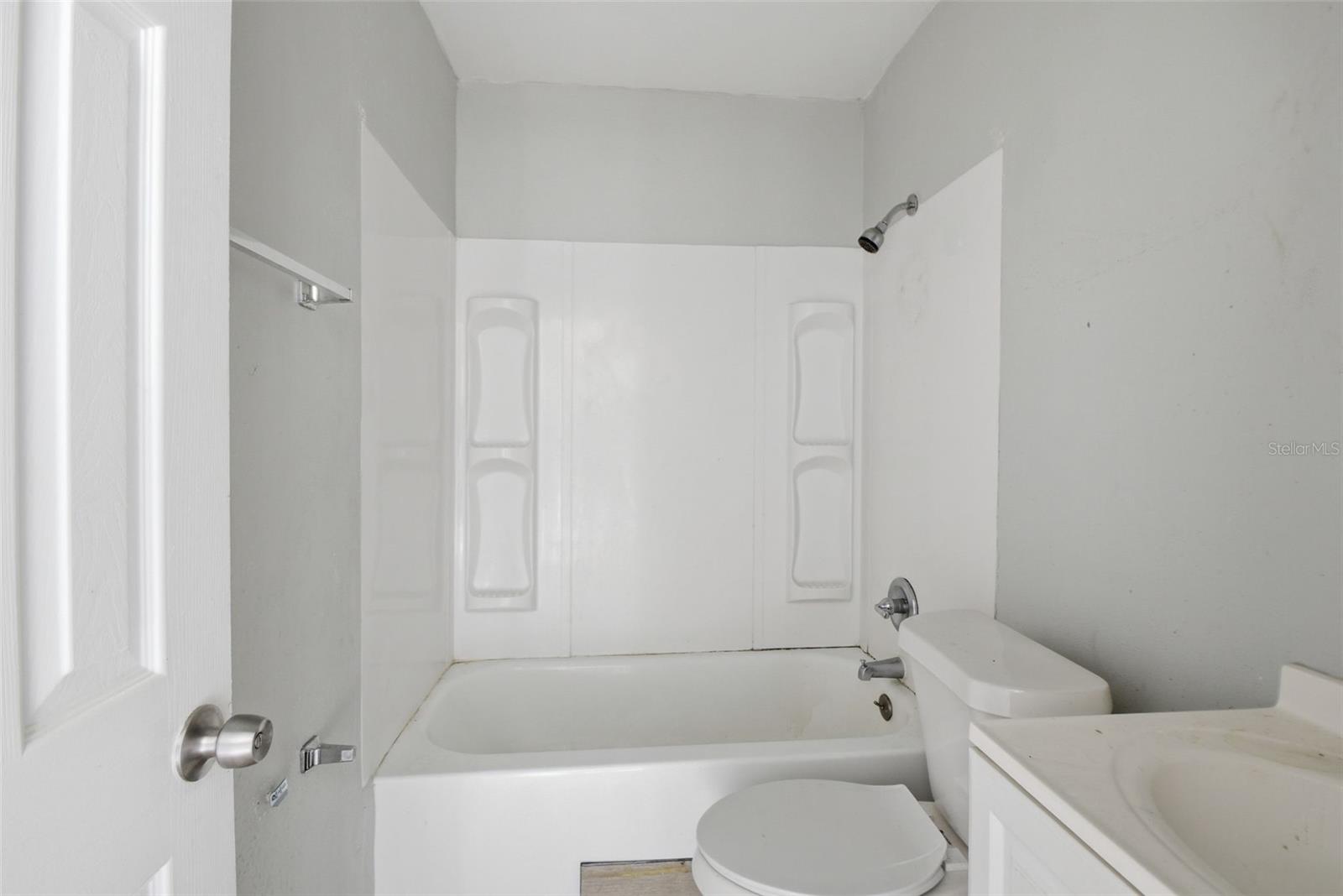 Listing photo id 32 for 5209 80th Street