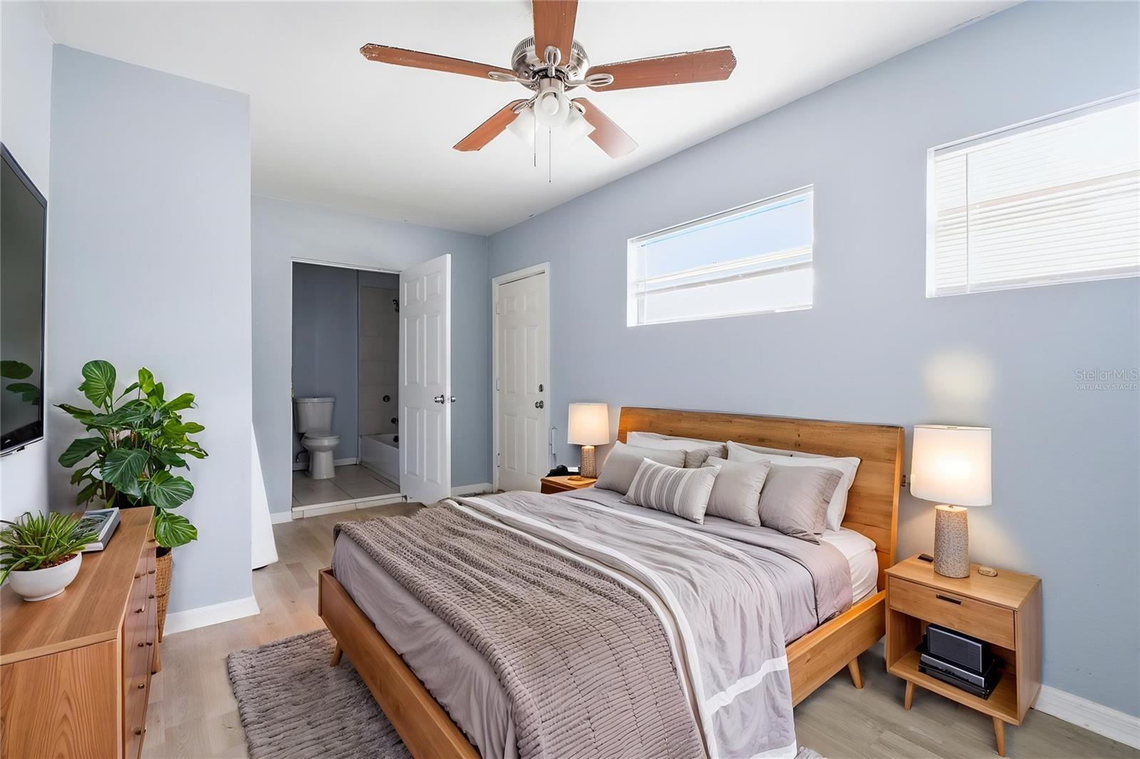 Listing photo id 6 for 5209 80th Street