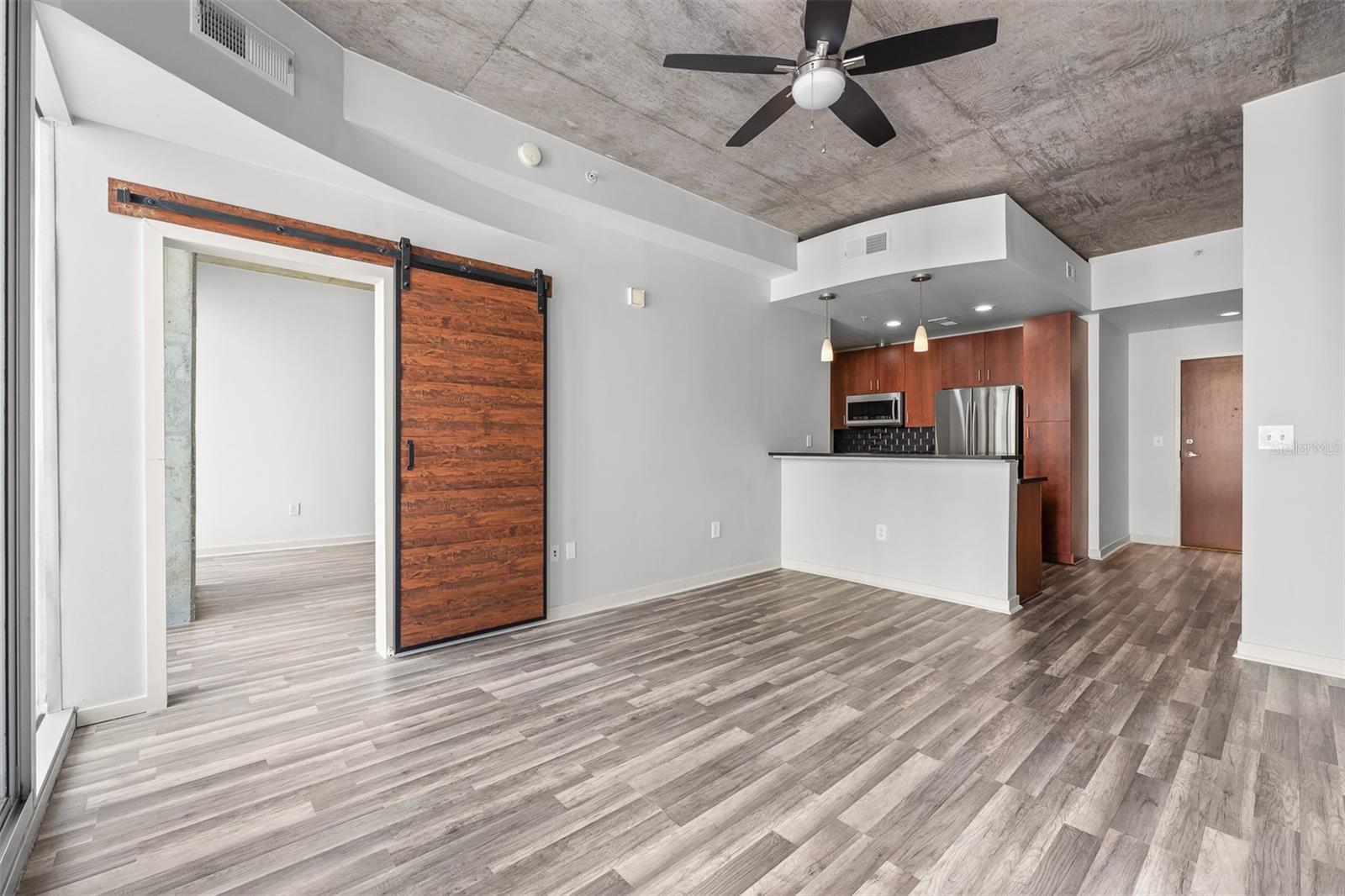 Image 12 of 32 For 155 Court Avenue 1604