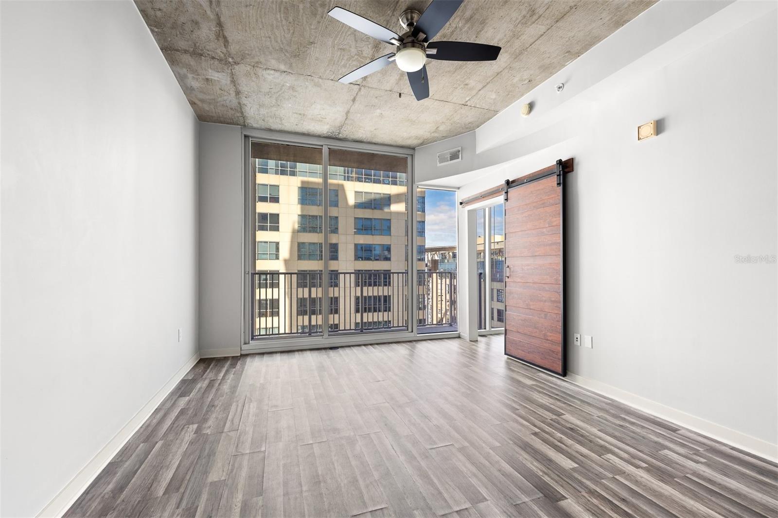 Image 13 of 32 For 155 Court Avenue 1604